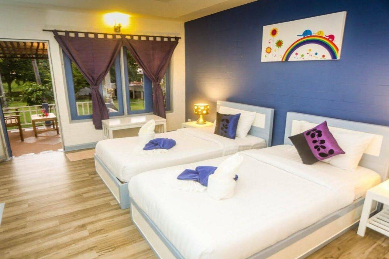 Soontreeya Lanta Hotel Koh Lanta Exterior photo